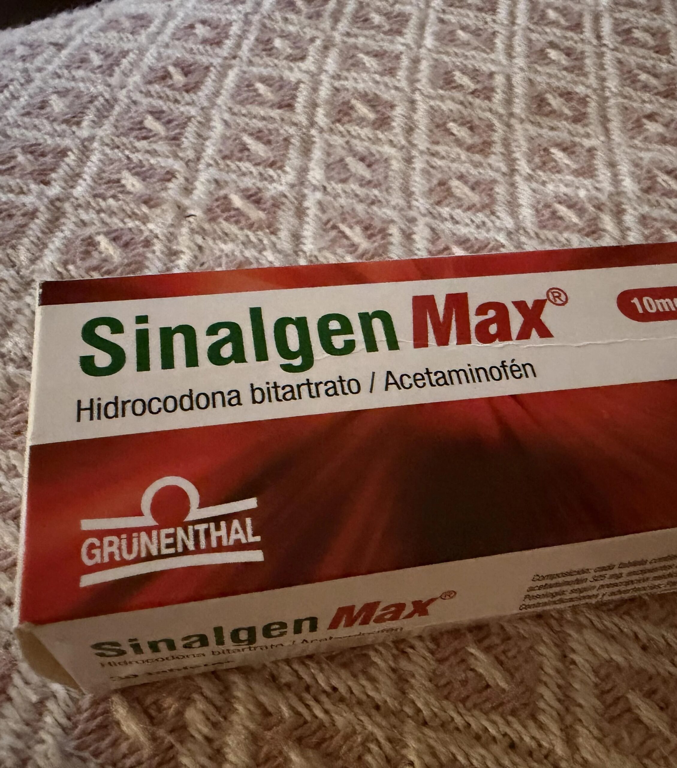 Sinalgen Max 10 / 325 mg Hidrocodona pills