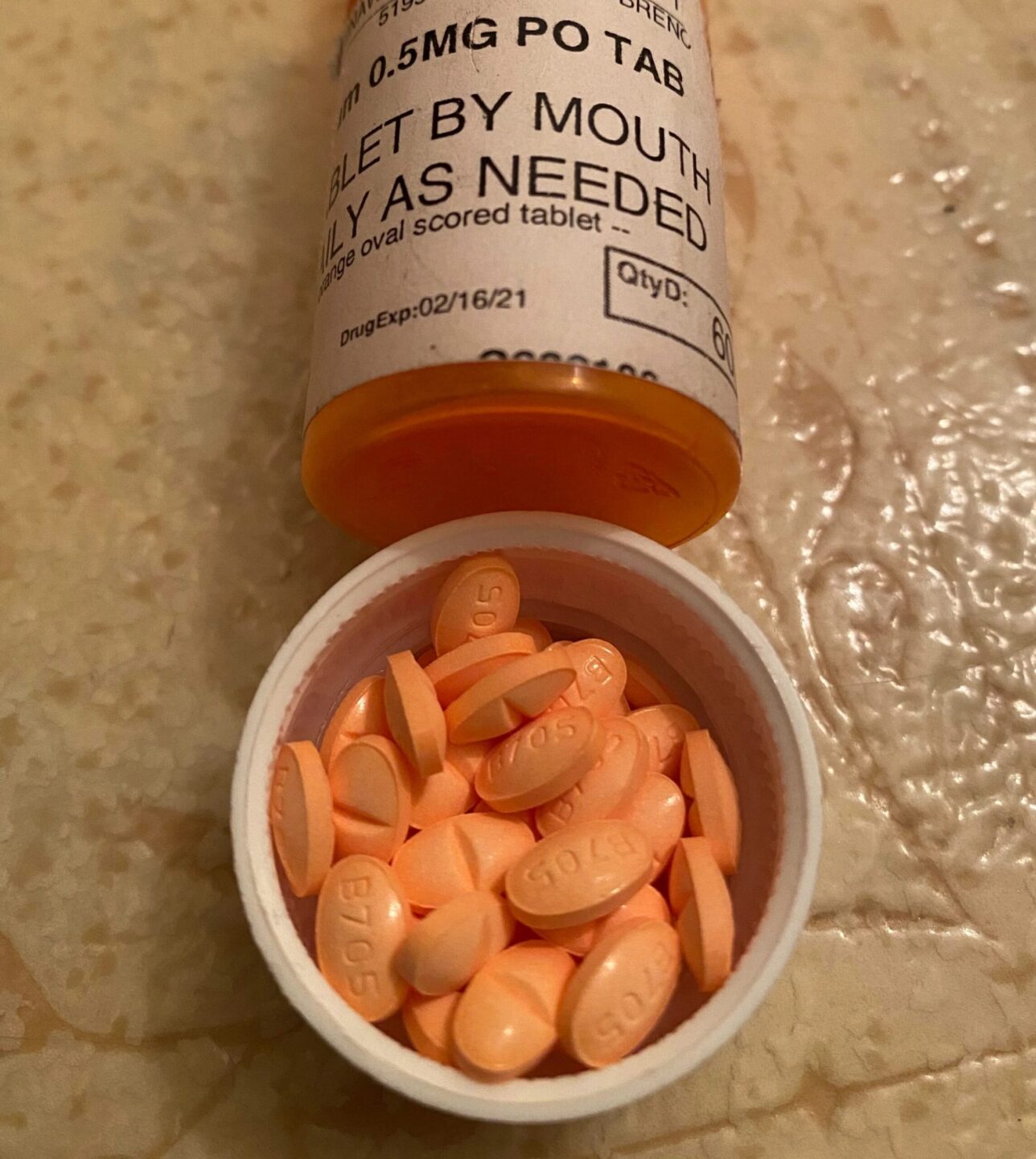 B705 pill Xanax 0,5 mg Orange oval